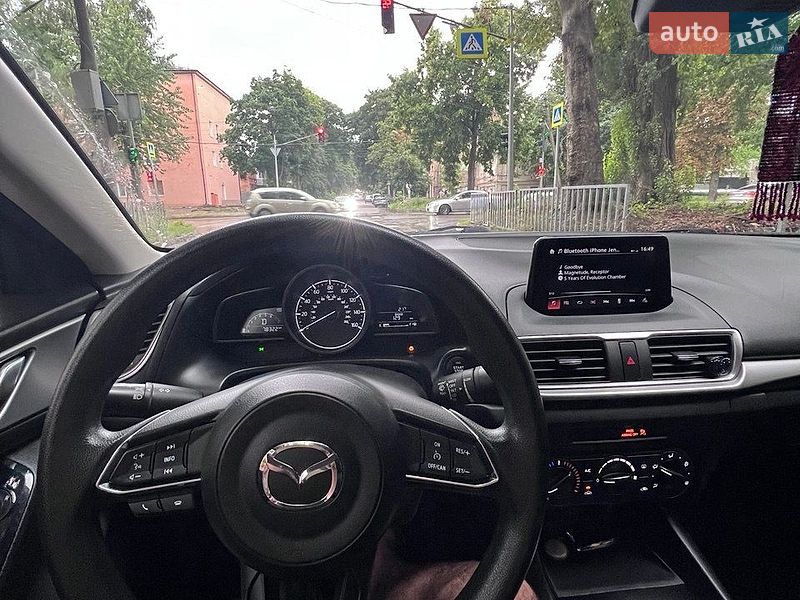 Седан Mazda 3 2017 в Днепре