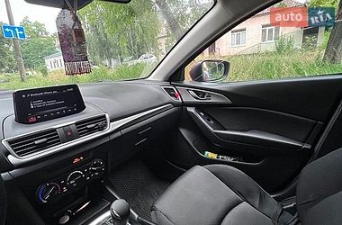 Седан Mazda 3 2017 в Днепре