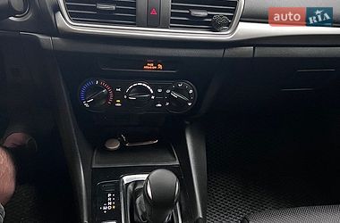 Седан Mazda 3 2017 в Днепре