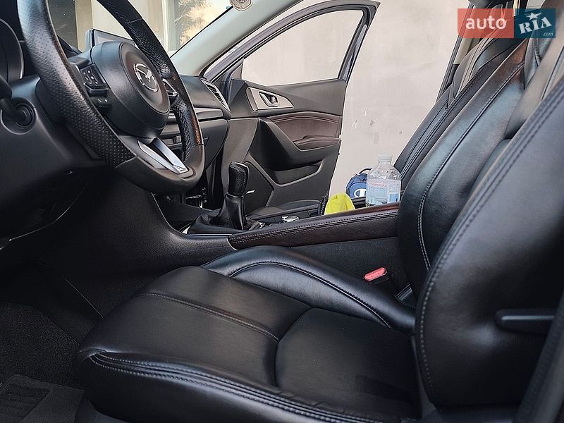 Седан Mazda 3 2016 в Кам'янському