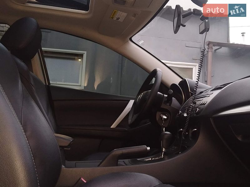 Седан Mazda 3 2012 в Днепре