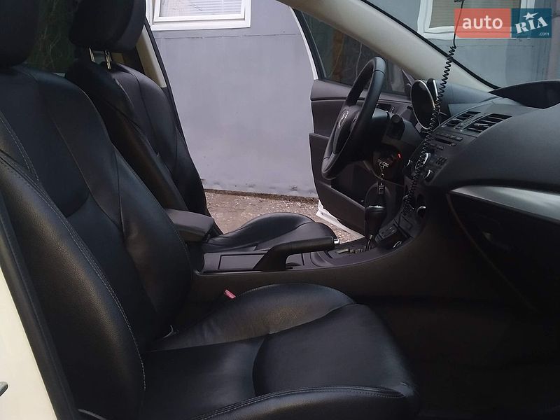 Седан Mazda 3 2012 в Днепре