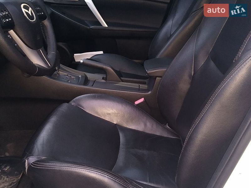 Седан Mazda 3 2012 в Днепре