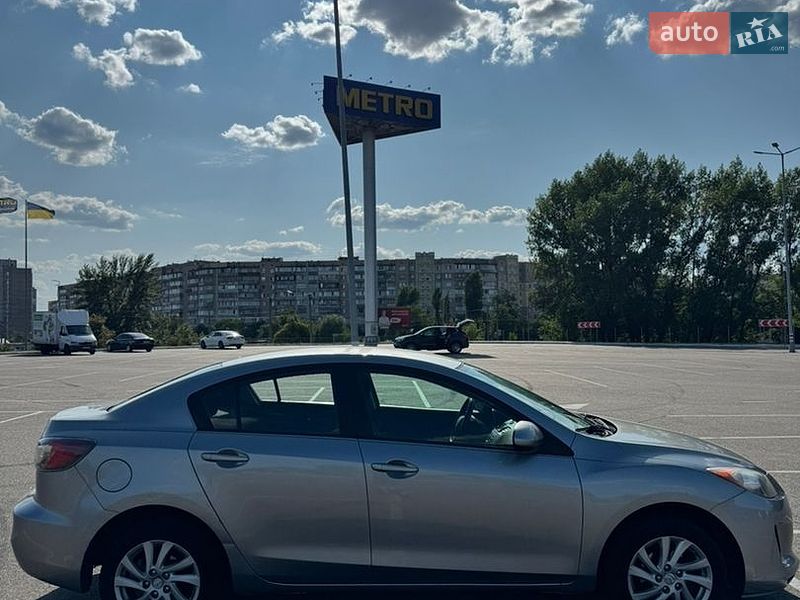 Седан Mazda 3 2012 в Киеве