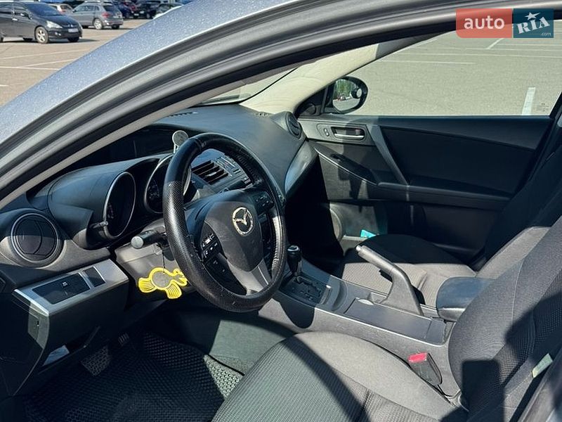 Седан Mazda 3 2012 в Киеве