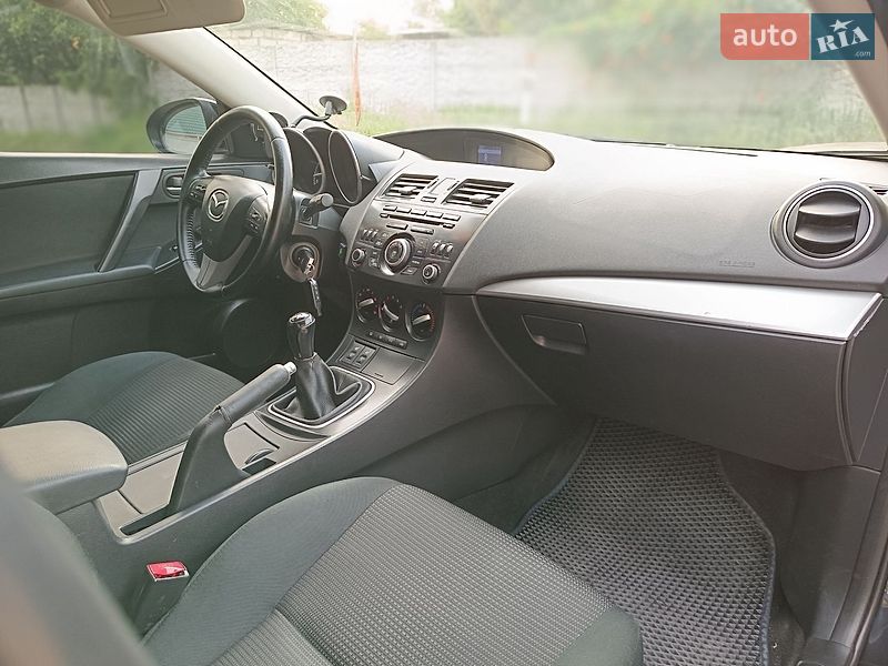 Хэтчбек Mazda 3 2012 в Днепре