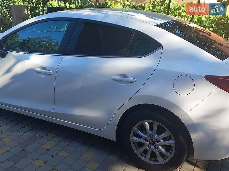 Седан Mazda 3 2016 в Мукачево