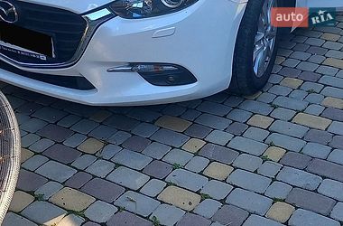 Седан Mazda 3 2016 в Мукачевому