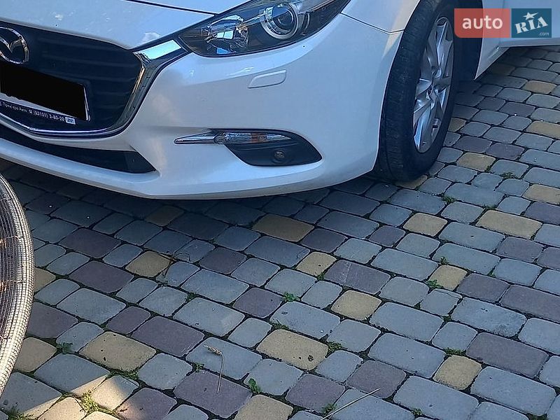 Седан Mazda 3 2016 в Мукачево