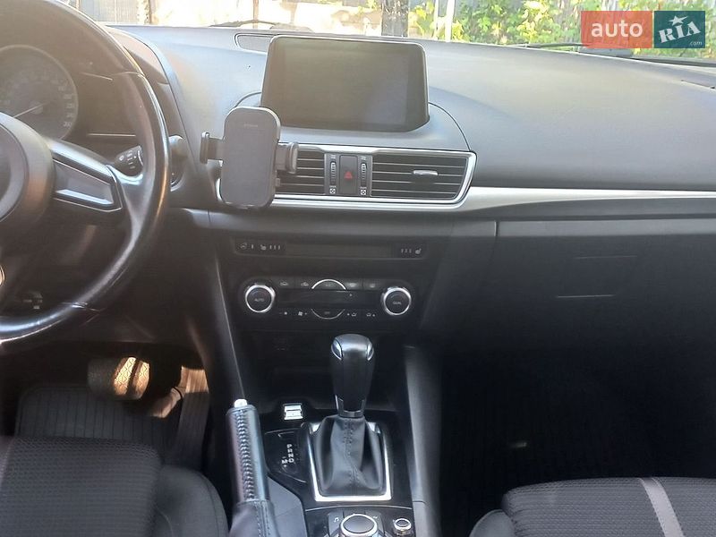 Седан Mazda 3 2016 в Мукачево