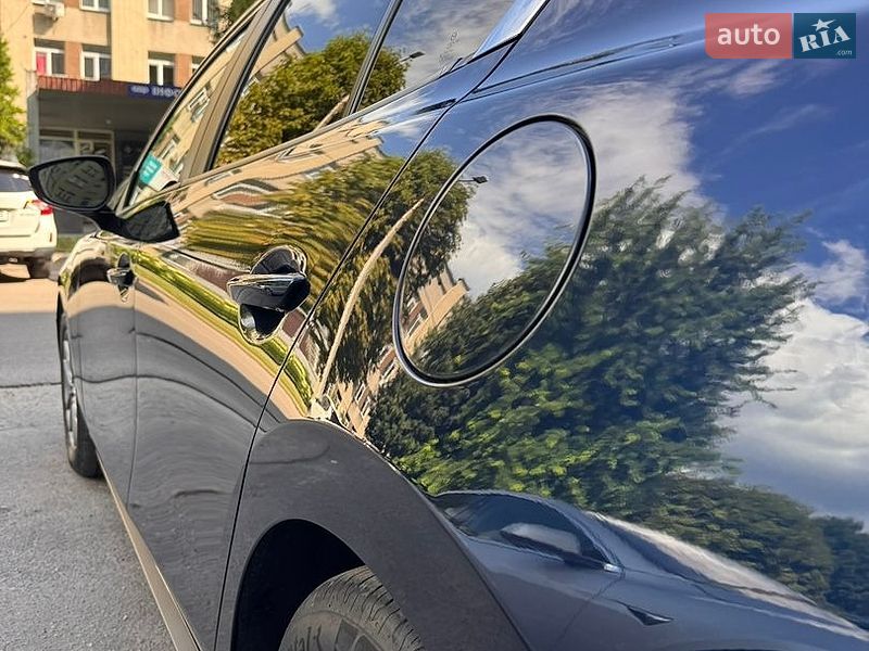 Седан Mazda 3 2019 в Черкасах