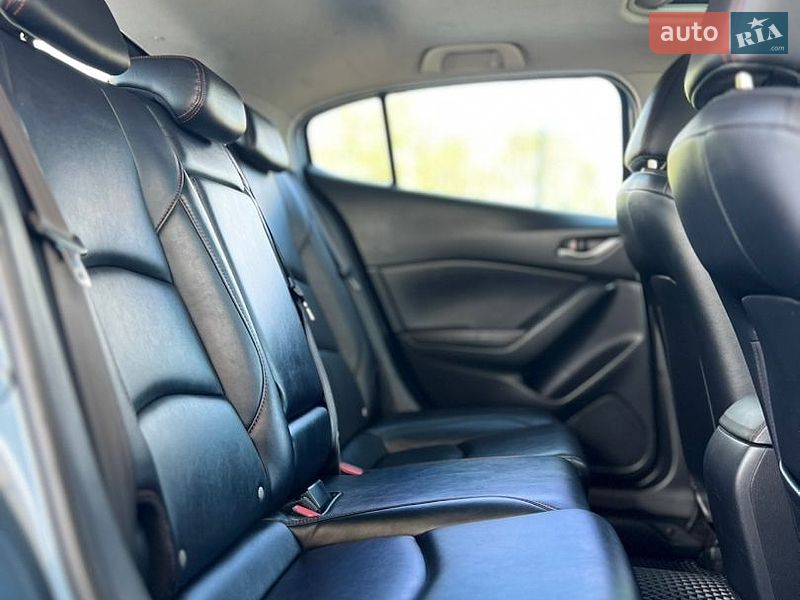 Хэтчбек Mazda 3 2016 в Николаеве