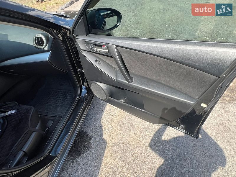 Седан Mazda 3 2011 в Запорожье