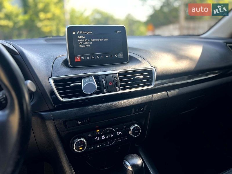 Седан Mazda 3 2014 в Киеве