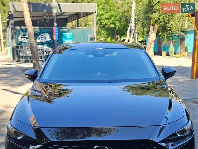 Седан Mazda 3 2018 в Дніпрі