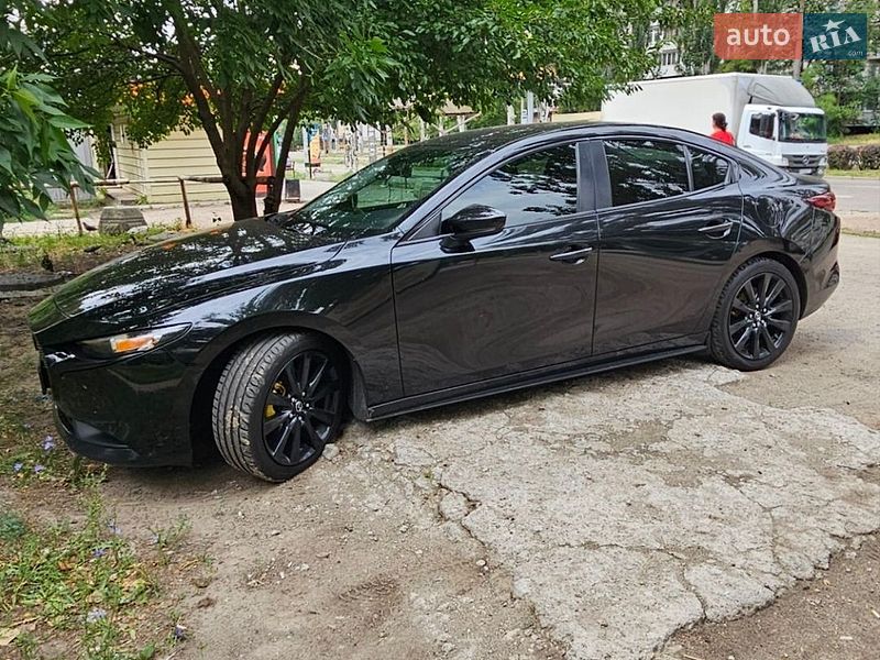 Седан Mazda 3 2018 в Дніпрі
