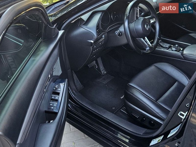 Седан Mazda 3 2018 в Дніпрі