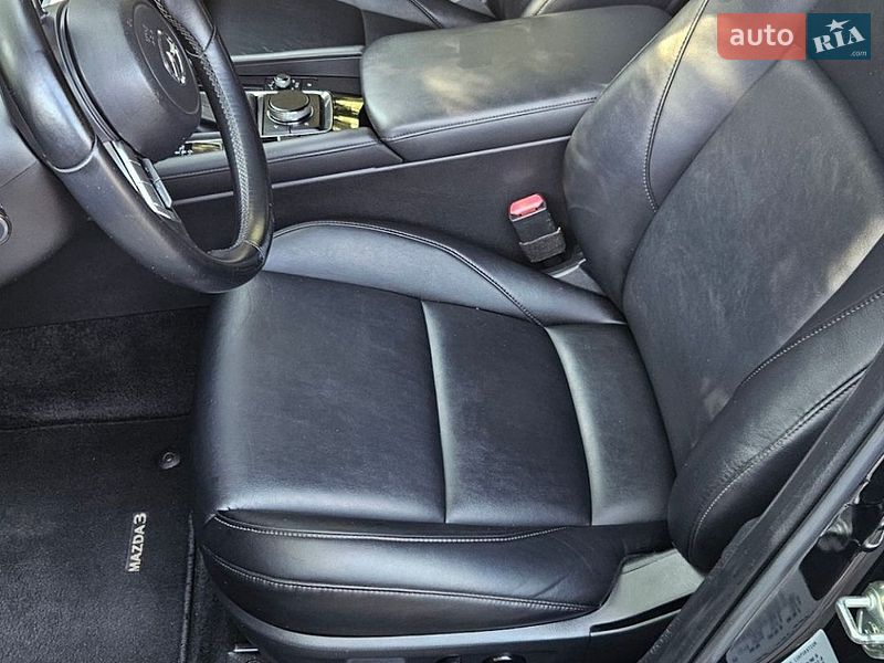 Седан Mazda 3 2018 в Дніпрі