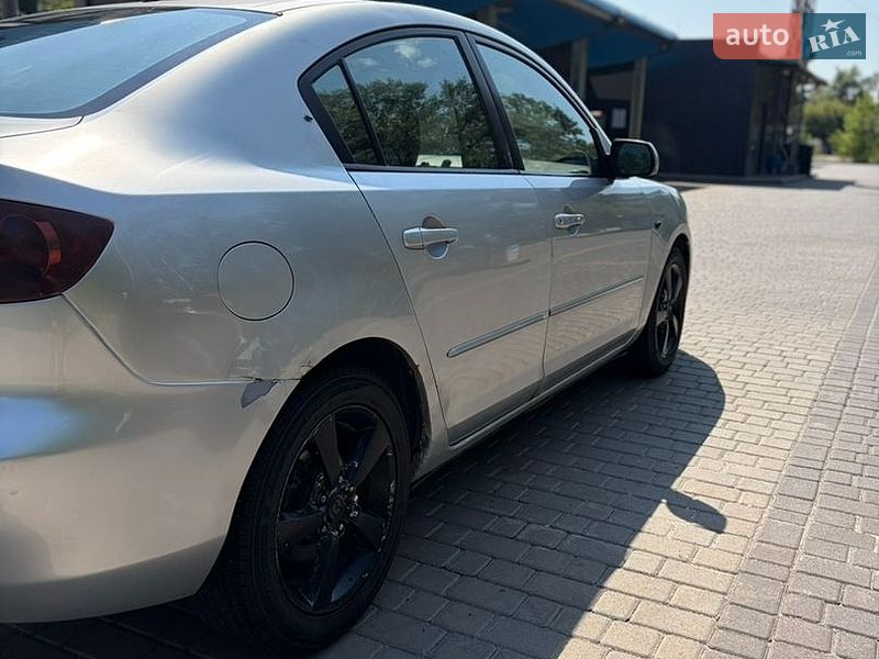 Седан Mazda 3 2004 в Днепре