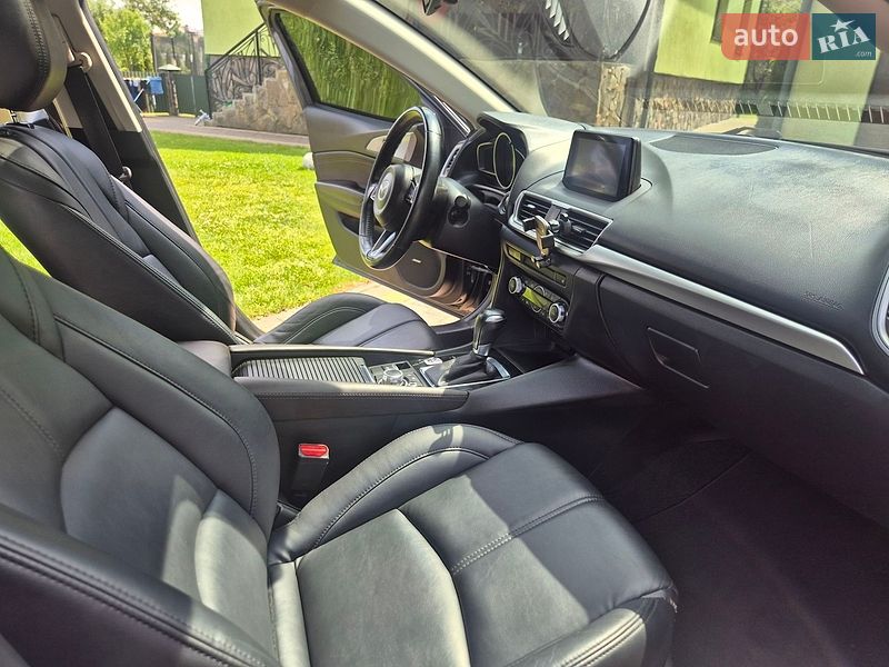 Седан Mazda 3 2017 в Львові