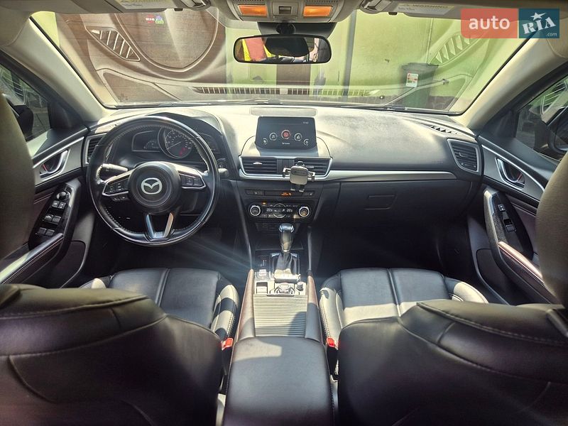 Седан Mazda 3 2017 в Львові
