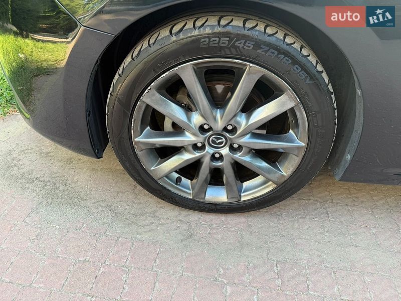Седан Mazda 3 2018 в Киеве