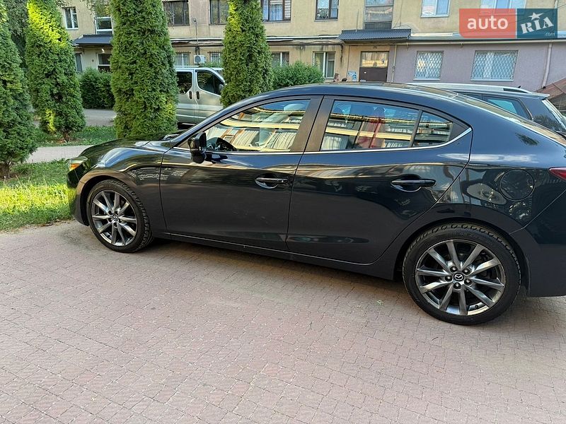 Седан Mazda 3 2018 в Киеве