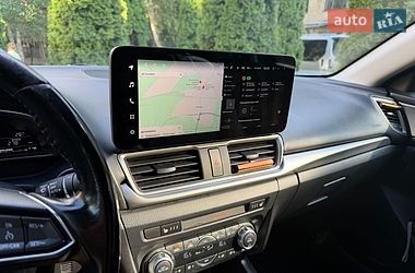 Седан Mazda 3 2018 в Киеве