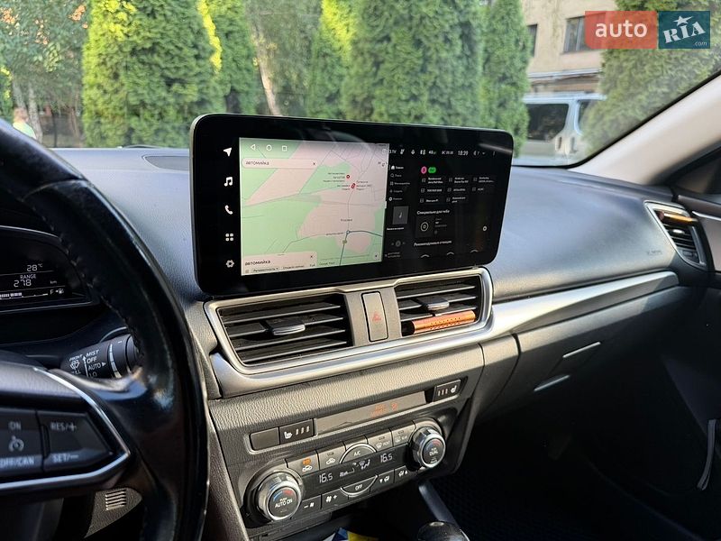 Седан Mazda 3 2018 в Киеве