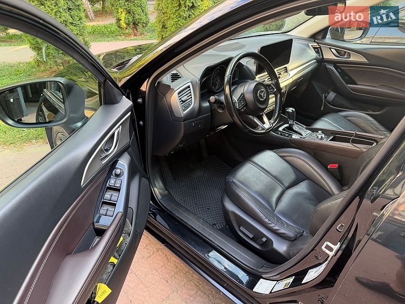 Седан Mazda 3 2018 в Киеве