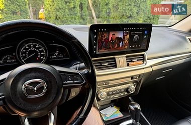 Седан Mazda 3 2018 в Киеве