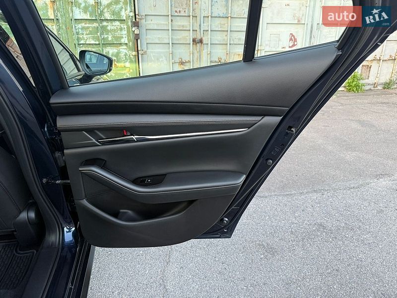 Седан Mazda 3 2019 в Черкасах