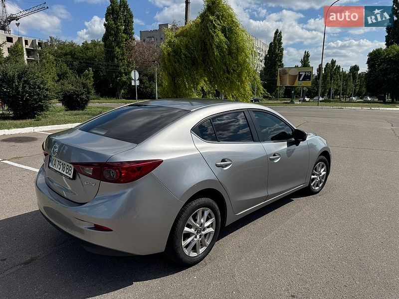 Седан Mazda 3 2015 в Кременчуці