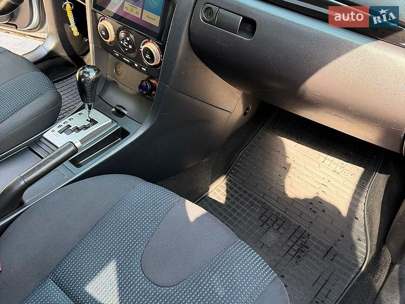 Седан Mazda 3 2006 в Волочиську