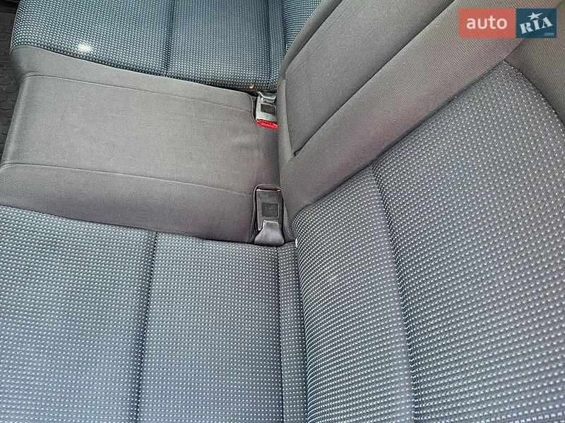Седан Mazda 3 2006 в Волочиську