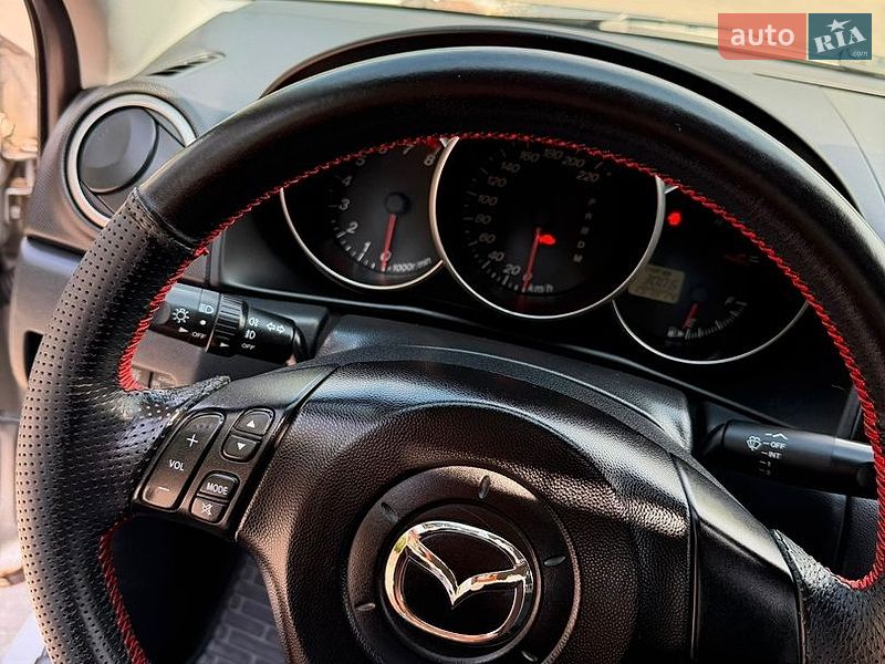 Седан Mazda 3 2006 в Волочиську