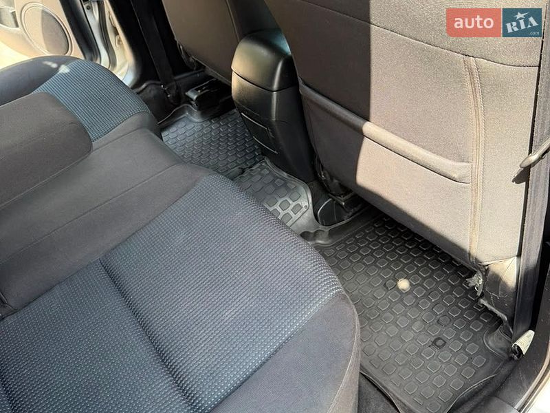 Седан Mazda 3 2006 в Волочиську