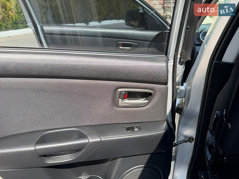 Седан Mazda 3 2006 в Волочиську