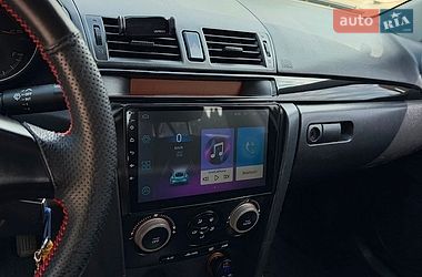 Седан Mazda 3 2006 в Волочиську
