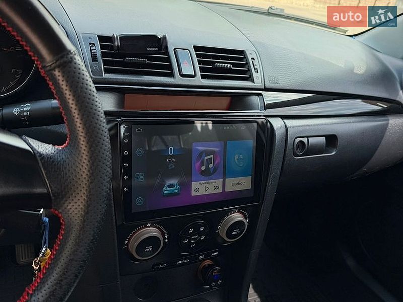 Седан Mazda 3 2006 в Волочиську