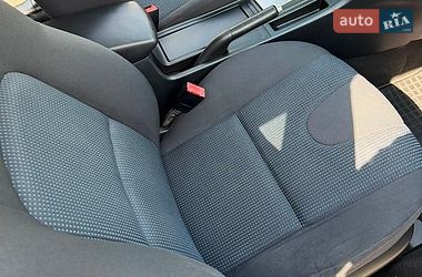 Седан Mazda 3 2006 в Волочиську