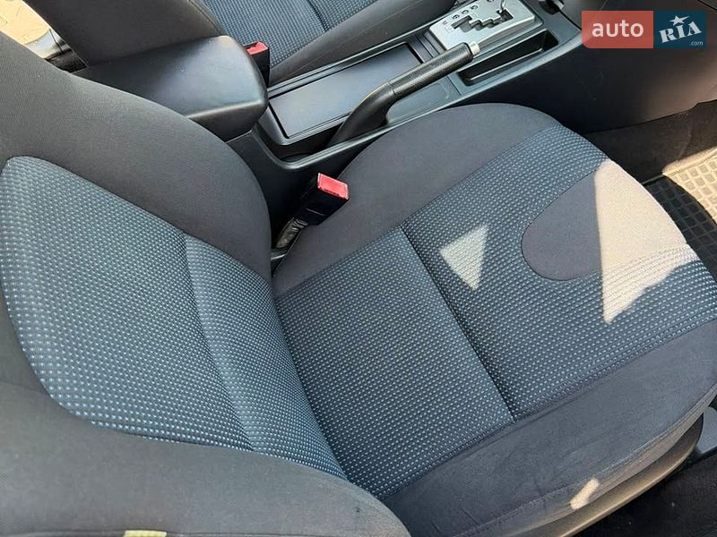 Седан Mazda 3 2006 в Волочиську