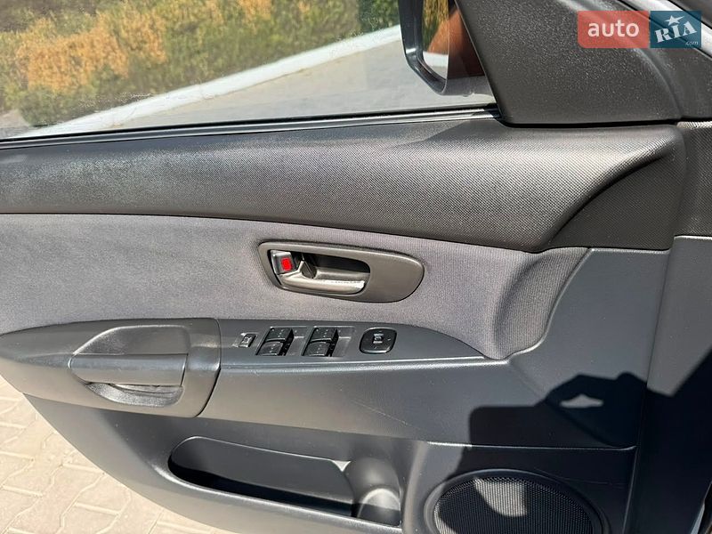 Седан Mazda 3 2006 в Волочиську