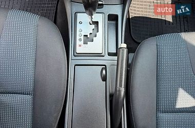 Седан Mazda 3 2006 в Волочиську