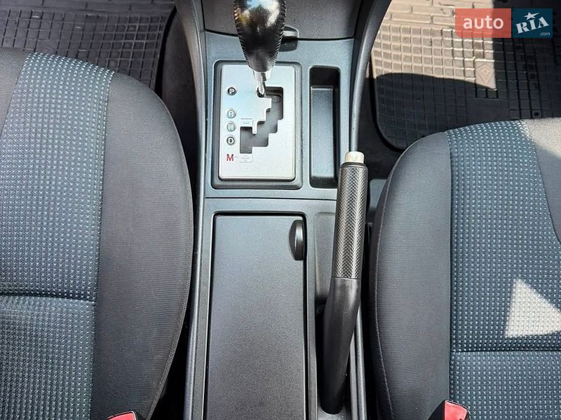 Седан Mazda 3 2006 в Волочиську