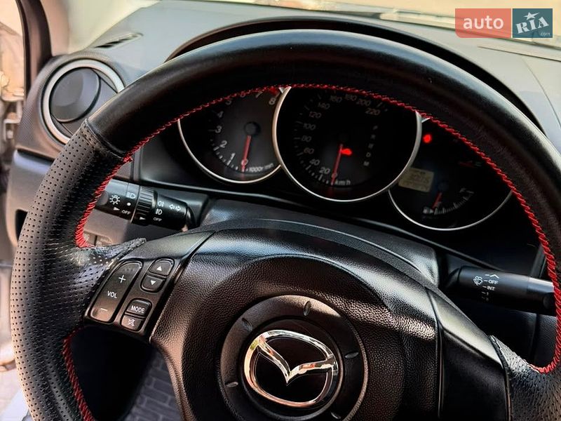 Седан Mazda 3 2006 в Волочиську