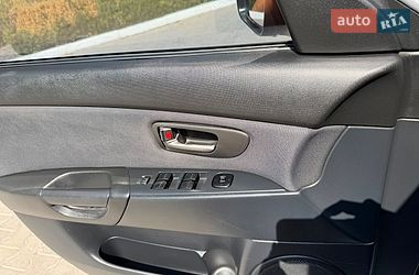 Седан Mazda 3 2006 в Волочиську