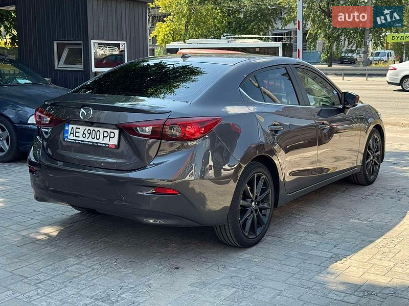 Седан Mazda 3 2018 в Дніпрі