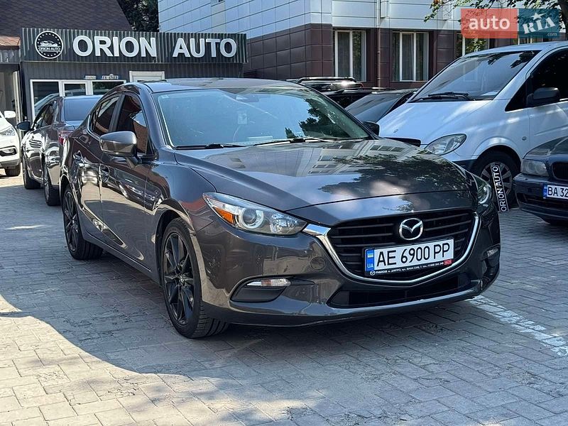 Седан Mazda 3 2018 в Дніпрі