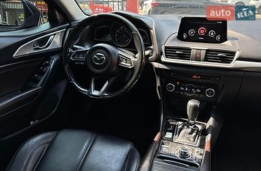 Седан Mazda 3 2018 в Дніпрі